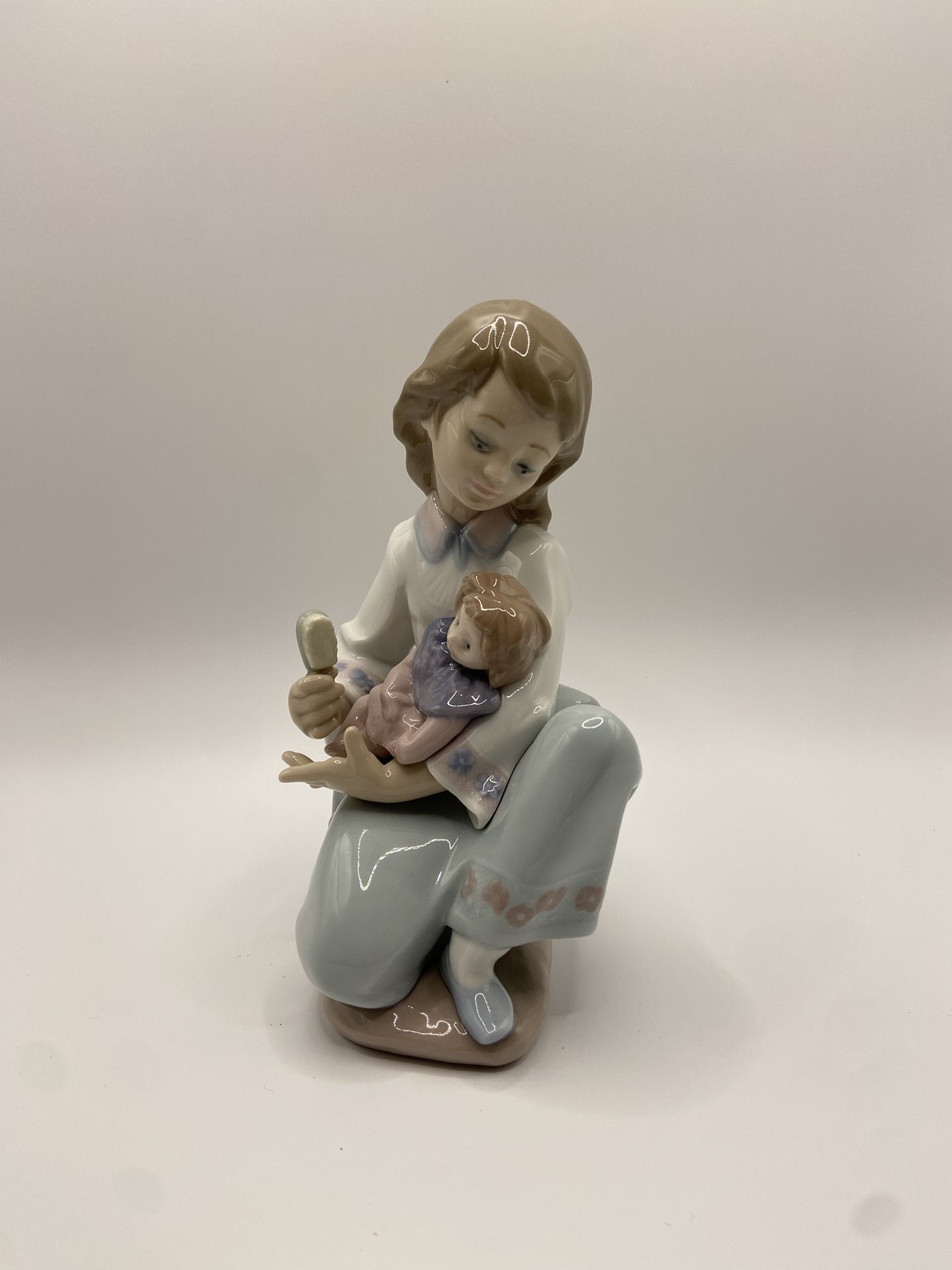 LLADRO Thoughtful Caress Girl Holding Doll Figurine #5990
