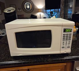Rival 0.7 cu. Ft. Counter top microwave oven