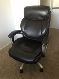 Ture.wellness high back leather office chair for Sale in Alameda