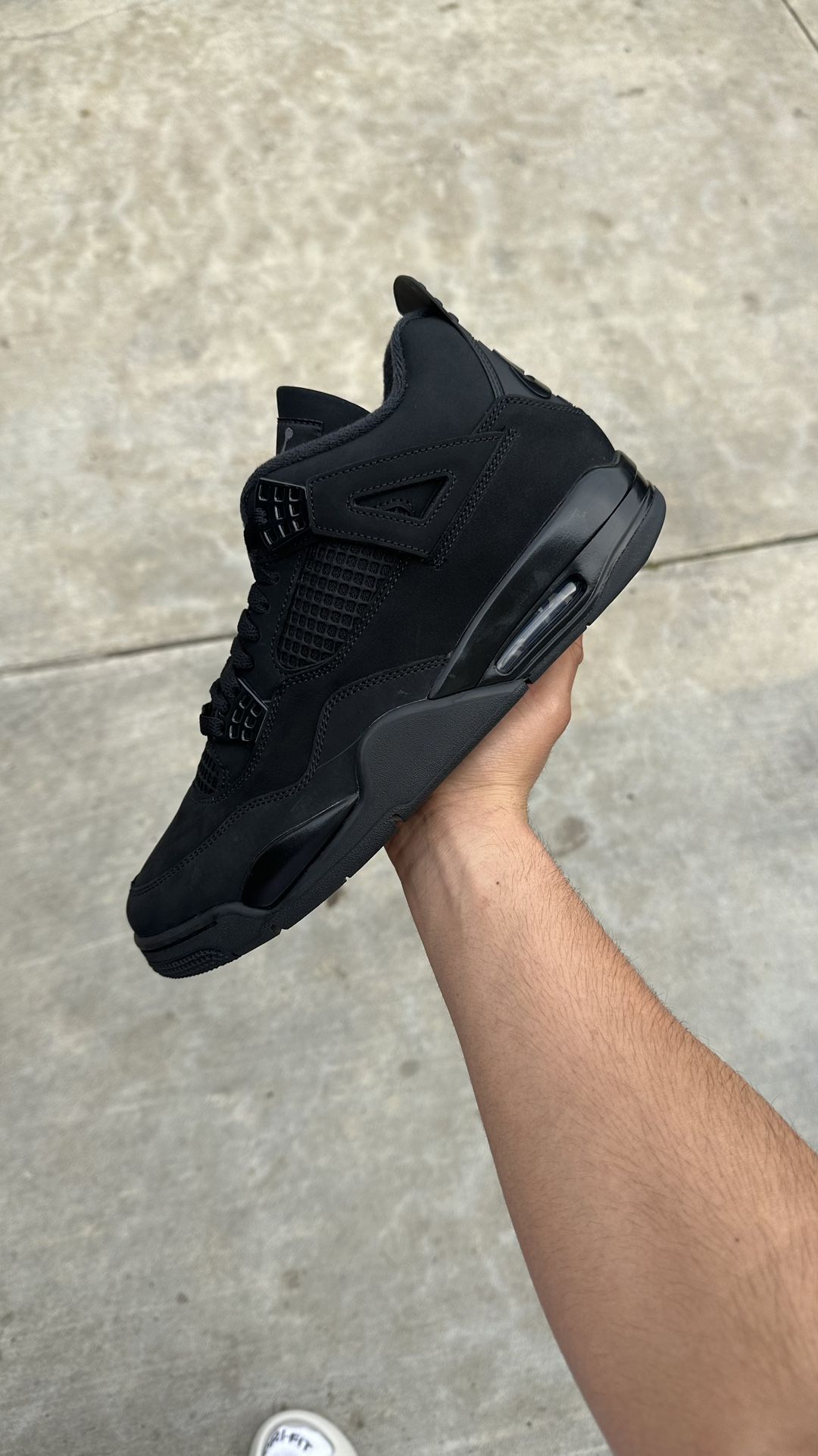 Black cat Jordan 4