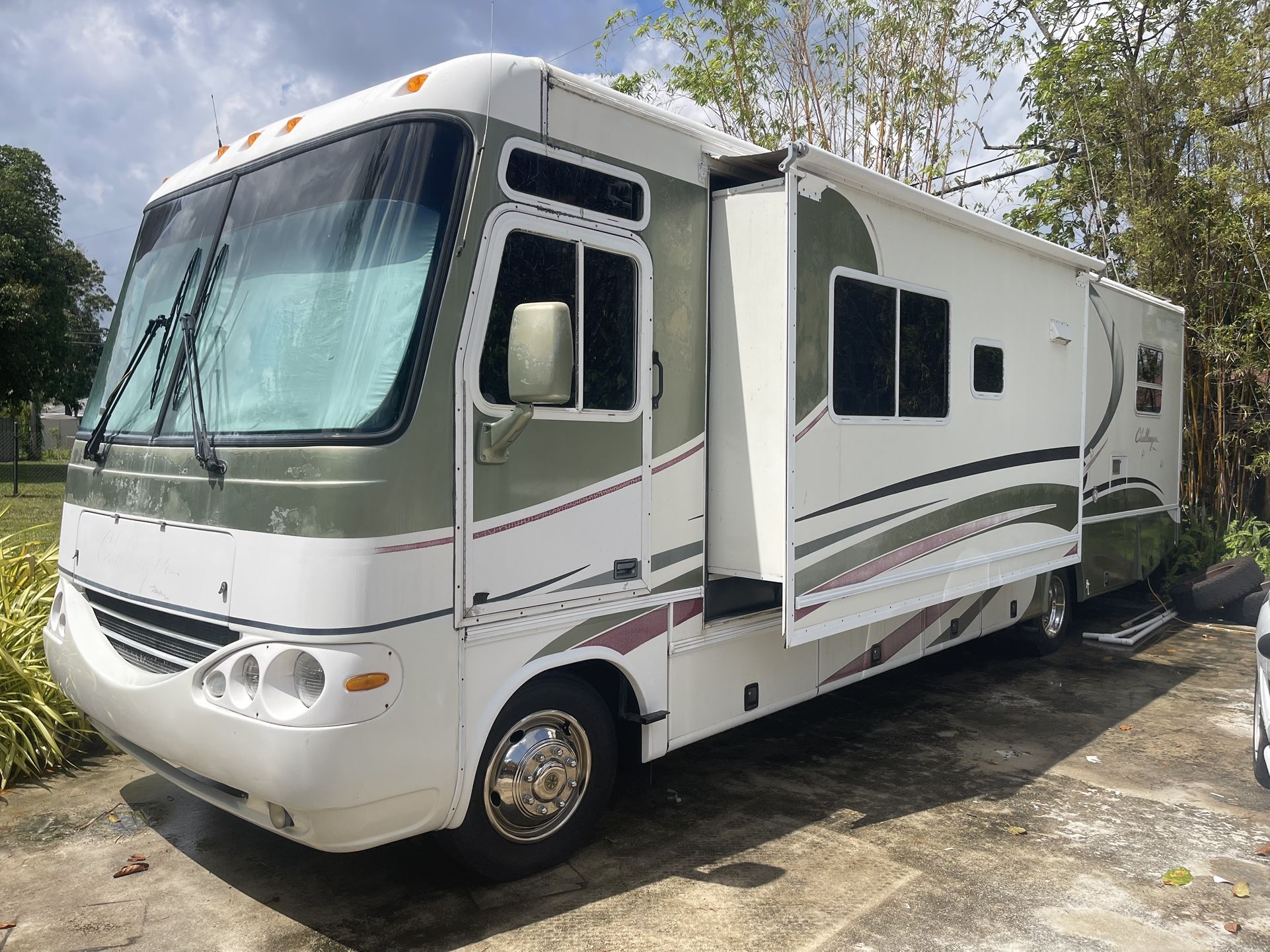 2001 Damon Challenger 339