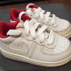 NIKE Air Force 1 toddler  size 6c