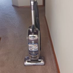 Shark Powered Lift-Away Rotator Vacuum Cleaner 