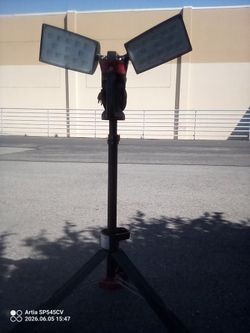 Husky tri-pod job light