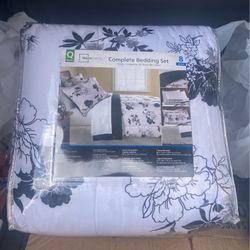 Queen Bedding Set