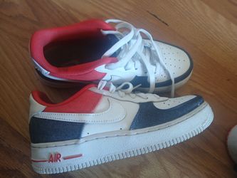 Nikes size 4y
