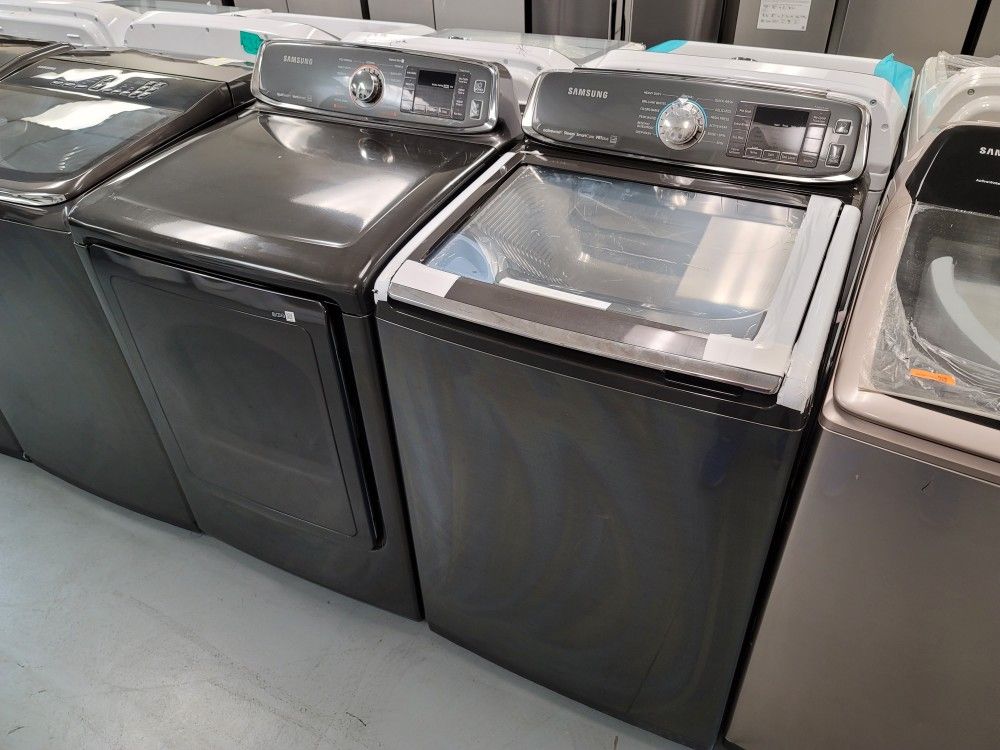 New Samsung Large Capacity AddWash 5.2cu Ft Top Load Washer And Gas Dryer Set