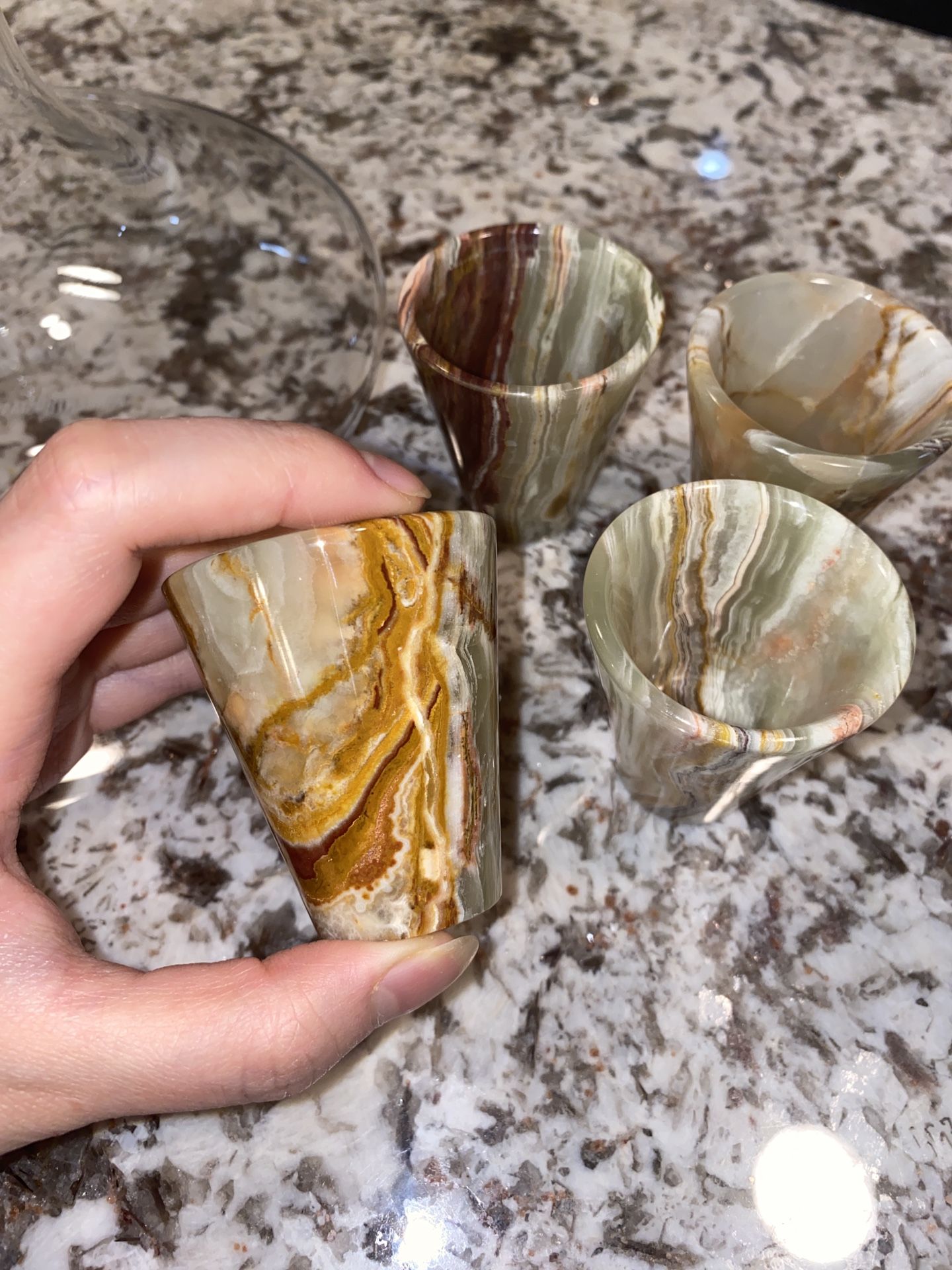 Set of 4 beautiful marble cups + Wine bottle
