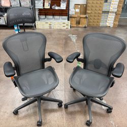 Herman Miller Remastered Aeron Size B Adjustable in Graphite with Store Warranty!