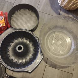 Baking Pans And Bowls