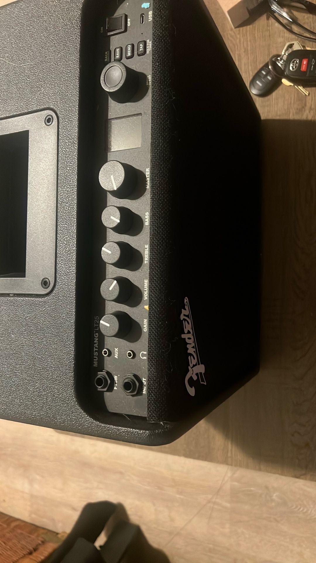 Fender Mustang LT25 + Guitar Stand+ Tuner+ Cable