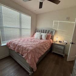 Queen Bedroom Set + 45” TV – Gently Used (Like New!)