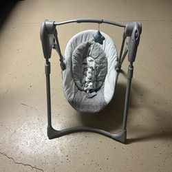MOVING MUST GO!  Graco Baby Swing $30