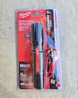 Milwaukee 2,000 Lumens REDLITHIUM USB Slide Focus Flashlight