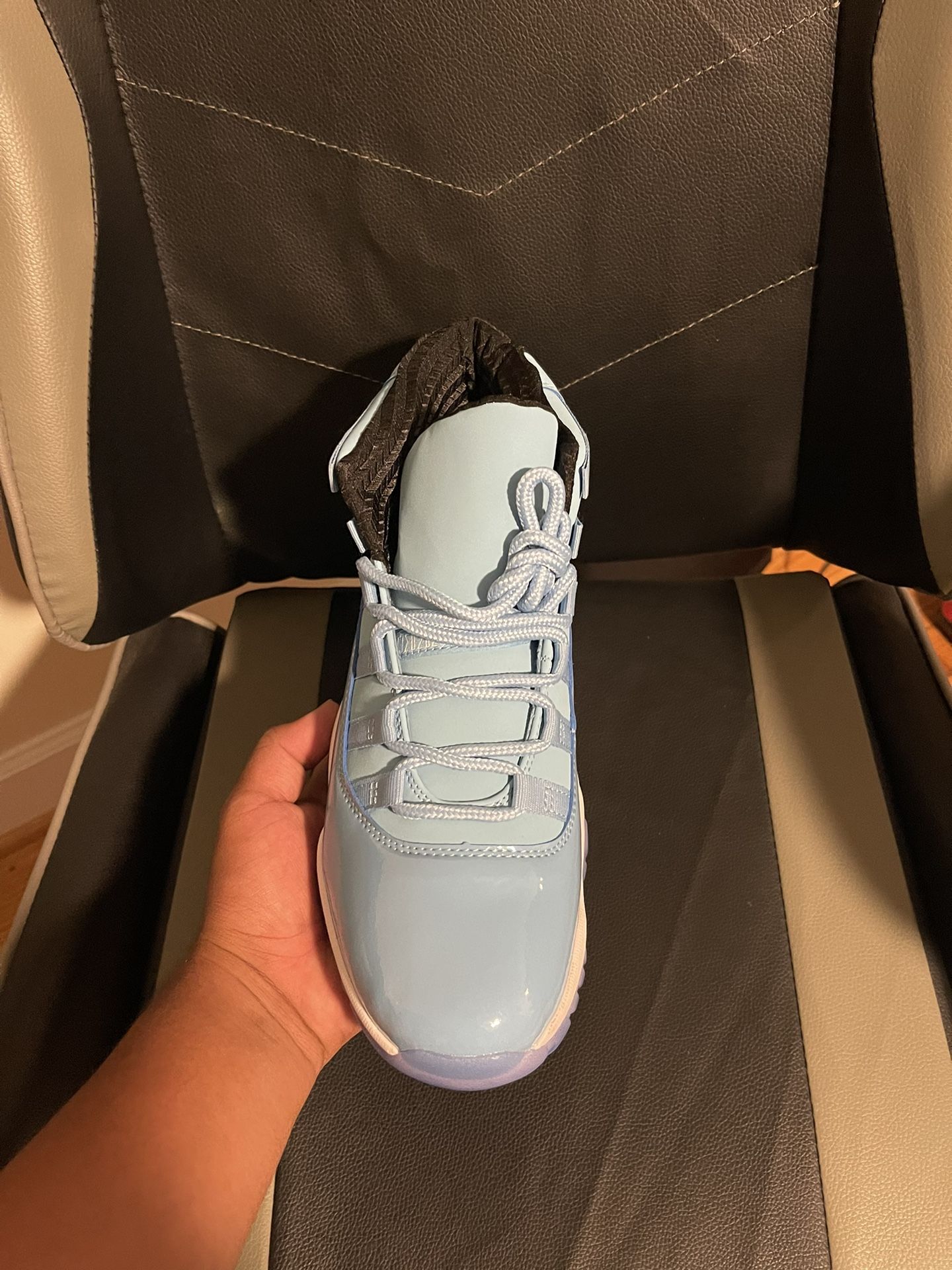 Jordan 11 Retro Pantone
