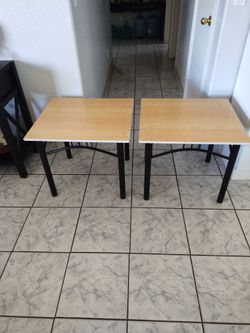 Juego de 2 mesitas de madera y base de metal 23x22x20