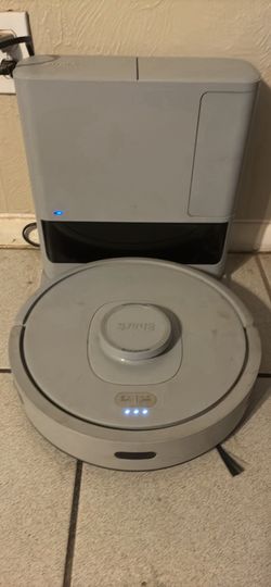 Shark robot vacuum cleaner with charging dock