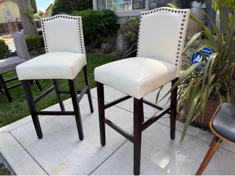 Brand new 29” leather like nail head bar stool cream color $150 for botj