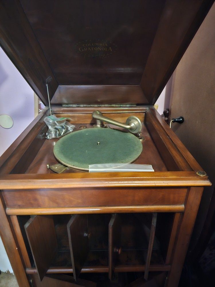 Columbia Grafonola Record Player