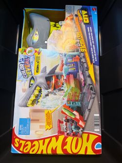 Hot Wheels City Ultra Shark Car Wash Playset
