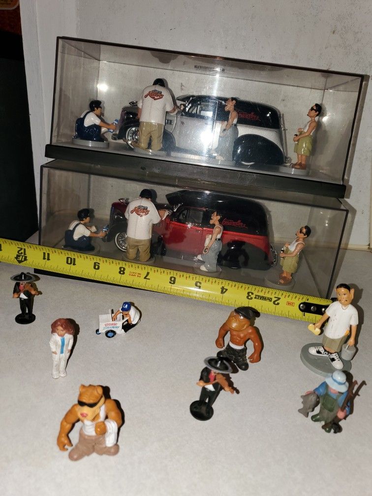 HAVE 2 BOTH SAME..ONLY SELLING 1 AND THE EXTRA LIL HOMIES...125 OR BEST FAIR OFFER...