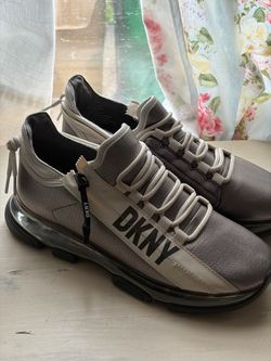 DKNY WOMAN SHOES SIZE 8