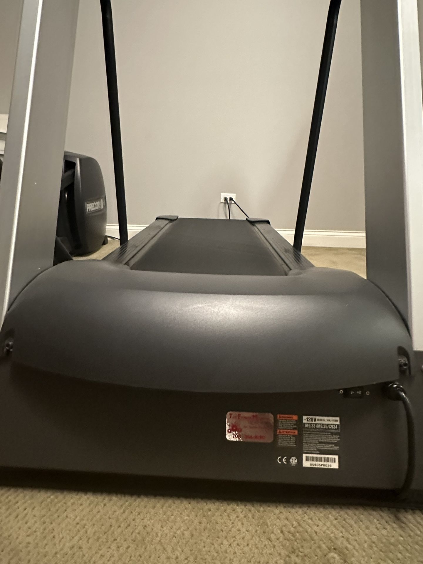 Precor 9.33 Treadmill for Sale in Chicago, IL OfferUp