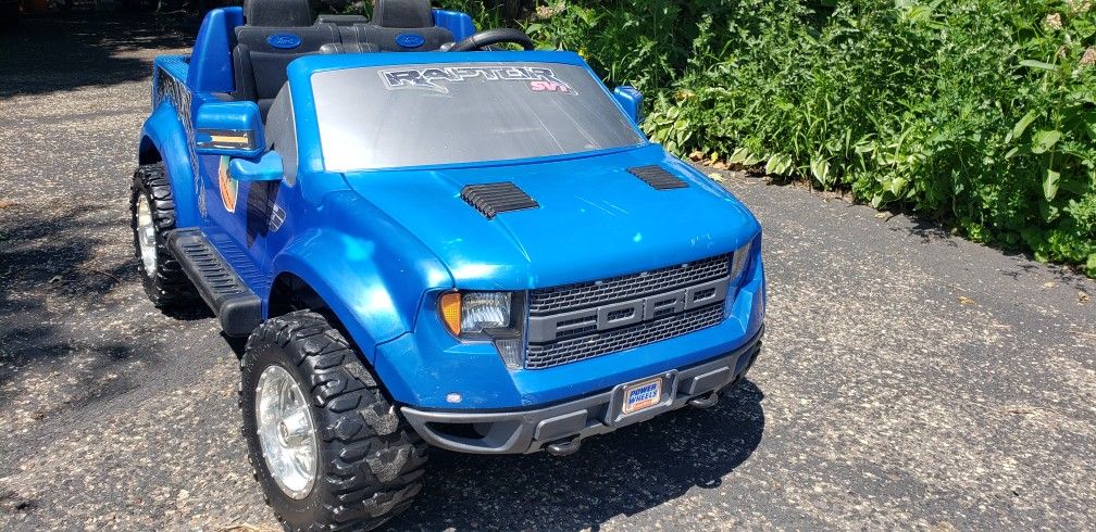 12 Volt Kids RAPTOR FORD F150 RIDE ON TRUCK with NEW Battery And Charger