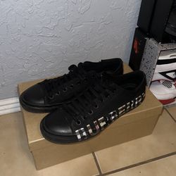 Burberry Size 44 / 11
