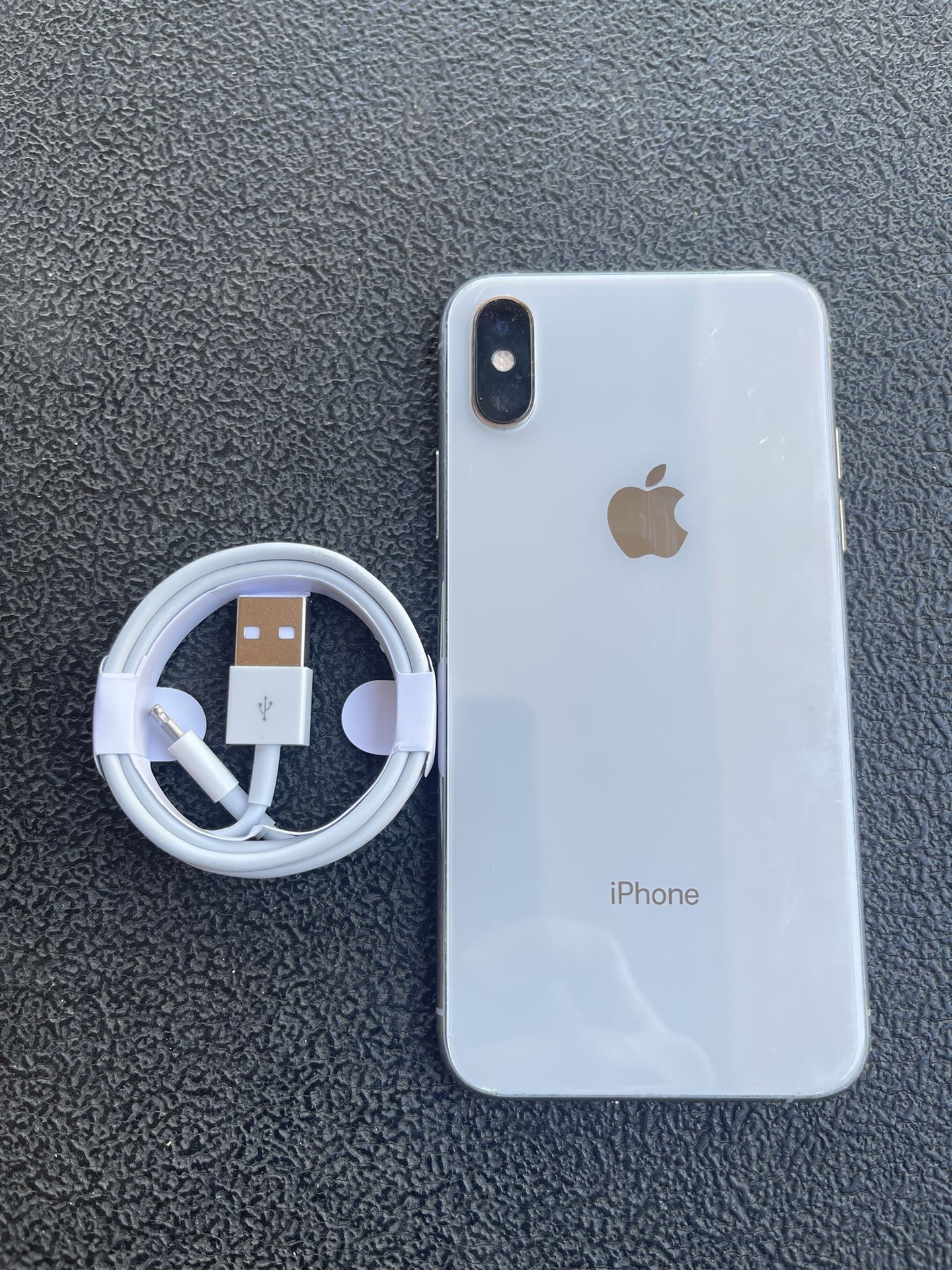 Iphone XS. Like New And Unlocked!