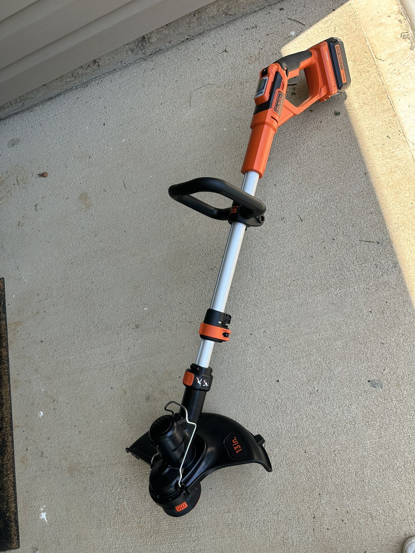BLACK+DECKER 40V Cordless String Trimmer/Edger / New
