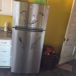 Refrigerator Works Well 