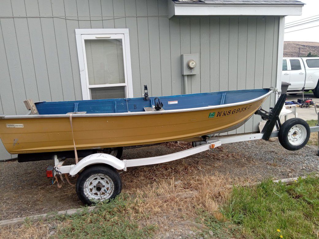 12 Ft Aluminum Boat With Gear