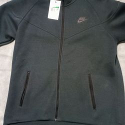 NIKE TECH BRAND NEW