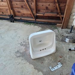 Sink wall mount