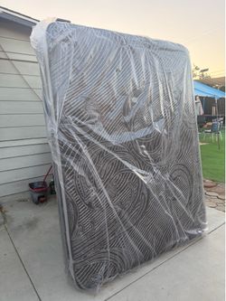 Mattress size queen diamond collection new