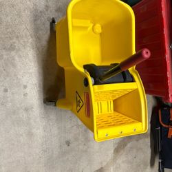 Rubbermaid Mop, Bucket 31 Quart