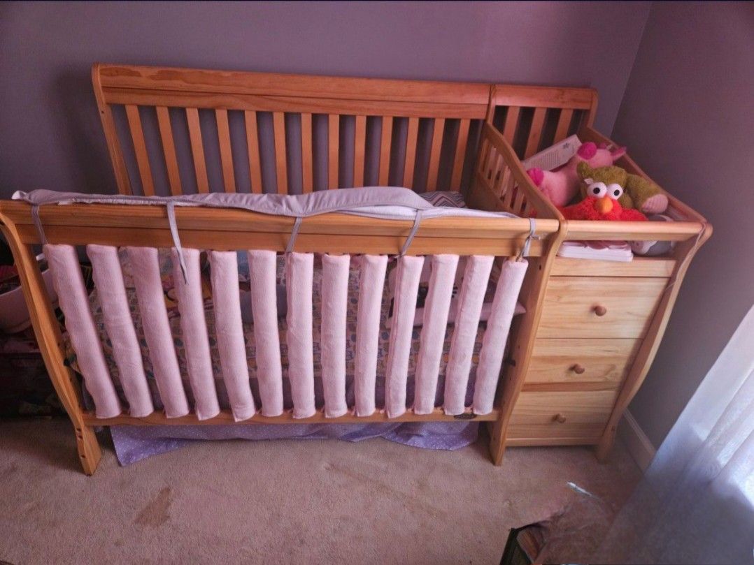 Dream On Me 5-in-1 Convertible Crib Set
