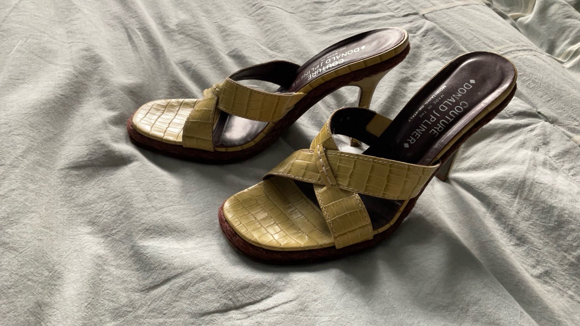 Vintage Donald J Pliner Sage Green Croc-Embossed Sandals – Size 8 – Made in Italy