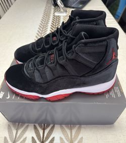 Size 10.5 - Air Jordan 11 Retro Bred Velvet Wmns
