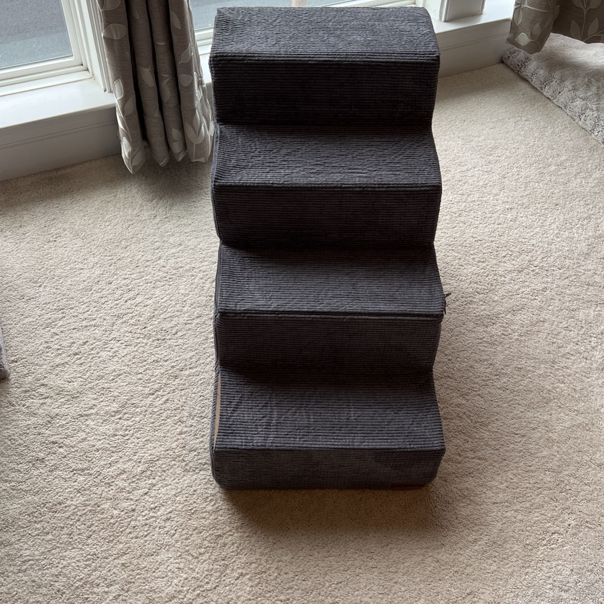 Like New: 4 Steps Dog/Cat Stairs for High Beds or Couch