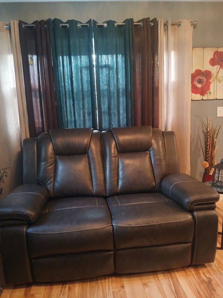 Recling leather sofa set