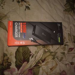 J5 Create 100 watt PD USB-C  Super Charger