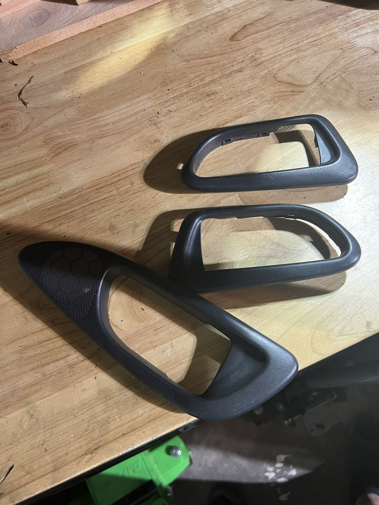 06-07 Door Handle Trim