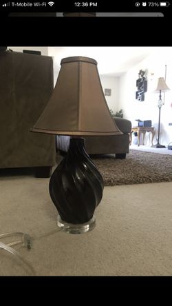 Table lamp with free bulb and shade