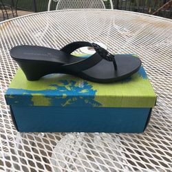 NEW!!  Black Wedge Sandals (size 8)