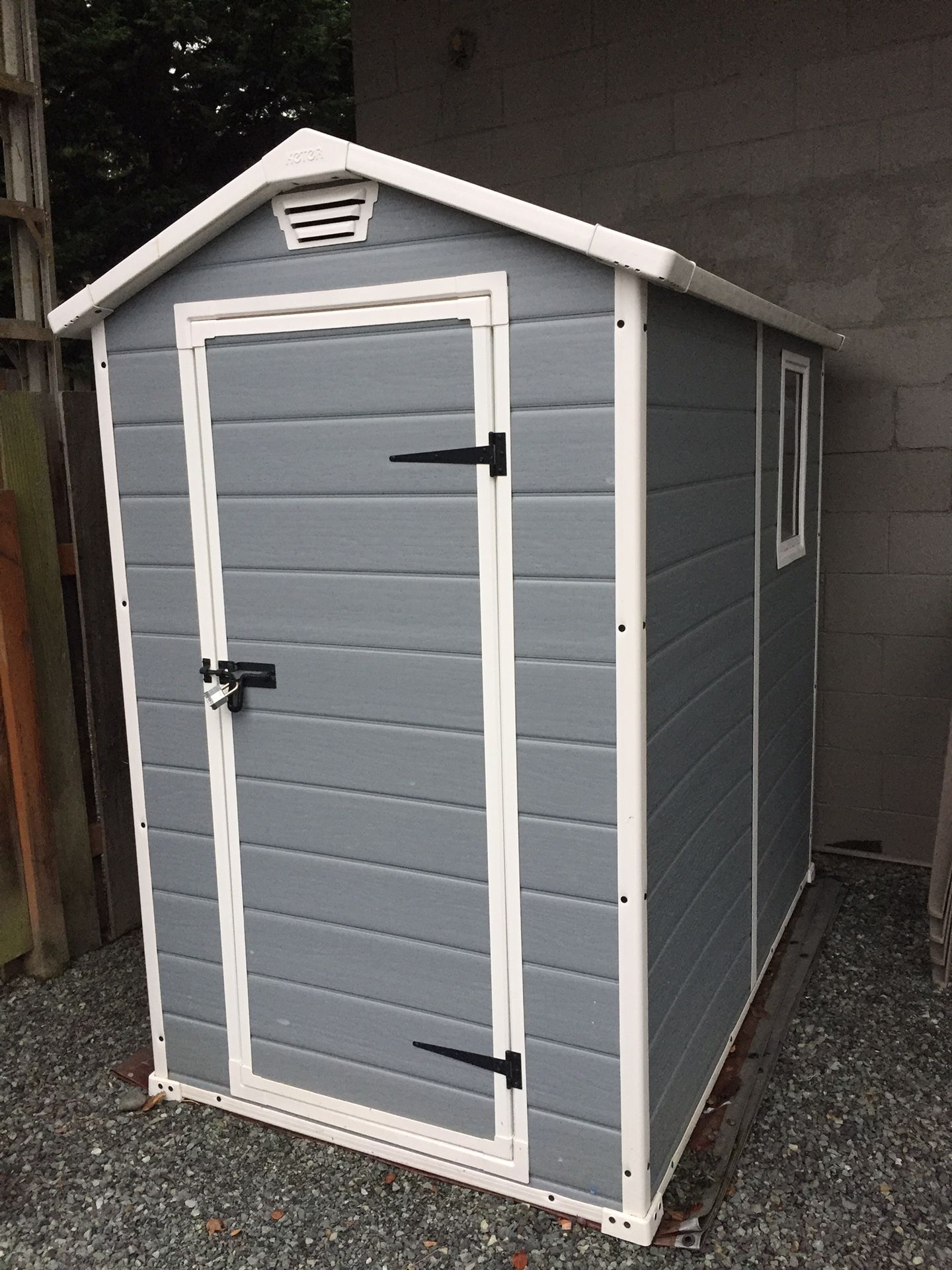 Keter Manor 4x6 Resin outdoor shed. for Sale in Everett, WA OfferUp