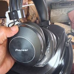 Pioneer Bluetooth Headphones 