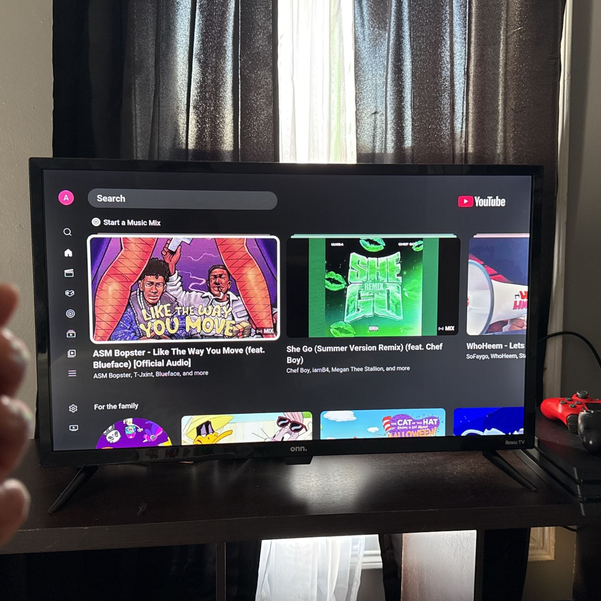 32” ROKU TV WITH REMOTE