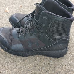 UNDERARMOUR SUPER SHARP SIZE 11